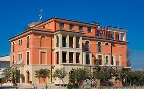 Hotel Ristorante Casa Rossa Alba Adriatica